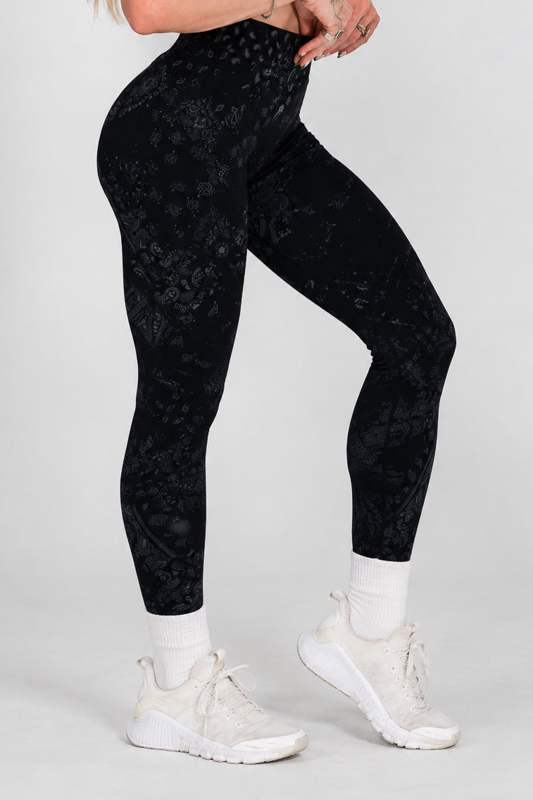 Pinnacle Seamless Scrunch Butt Leggings - Grunge Paisley