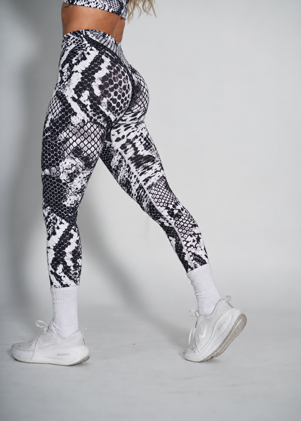 SnakeskinActivewearStudioStride.png