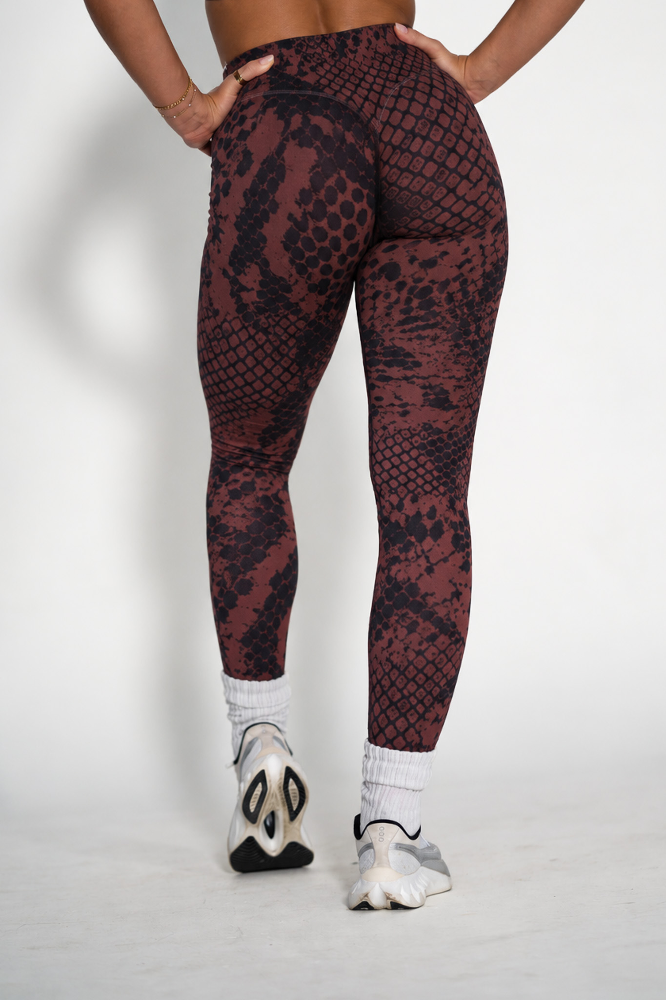 Pinnacle Seamless Scrunch Butt Legging - Mocha Snake Skin