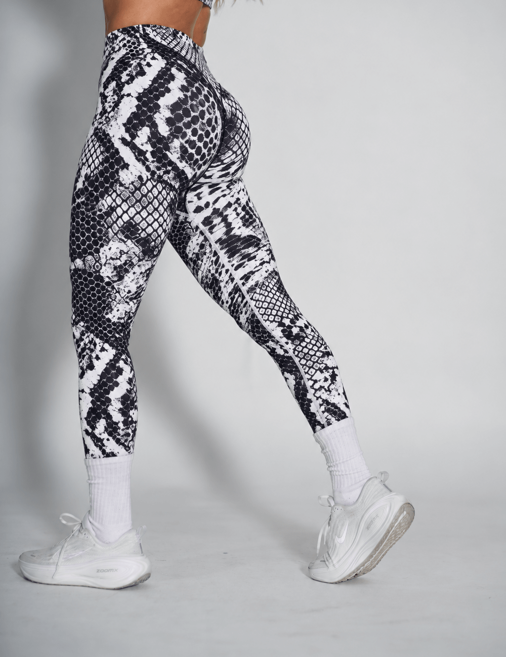 Pinnacle Seamless Scrunch Butt Legging - White Snake Skin - VITAL APPAREL