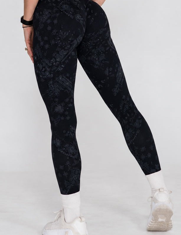 Pinnacle Seamless Scrunch Butt Leggings - Grunge Paisley - VITAL APPAREL
