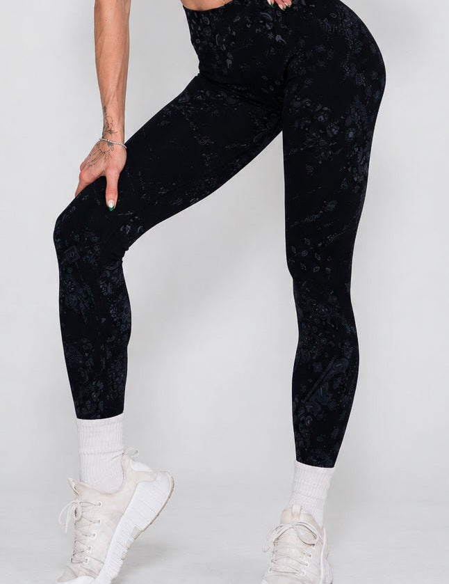 Pinnacle Seamless Scrunch Butt Leggings - Grunge Paisley - VITAL APPAREL