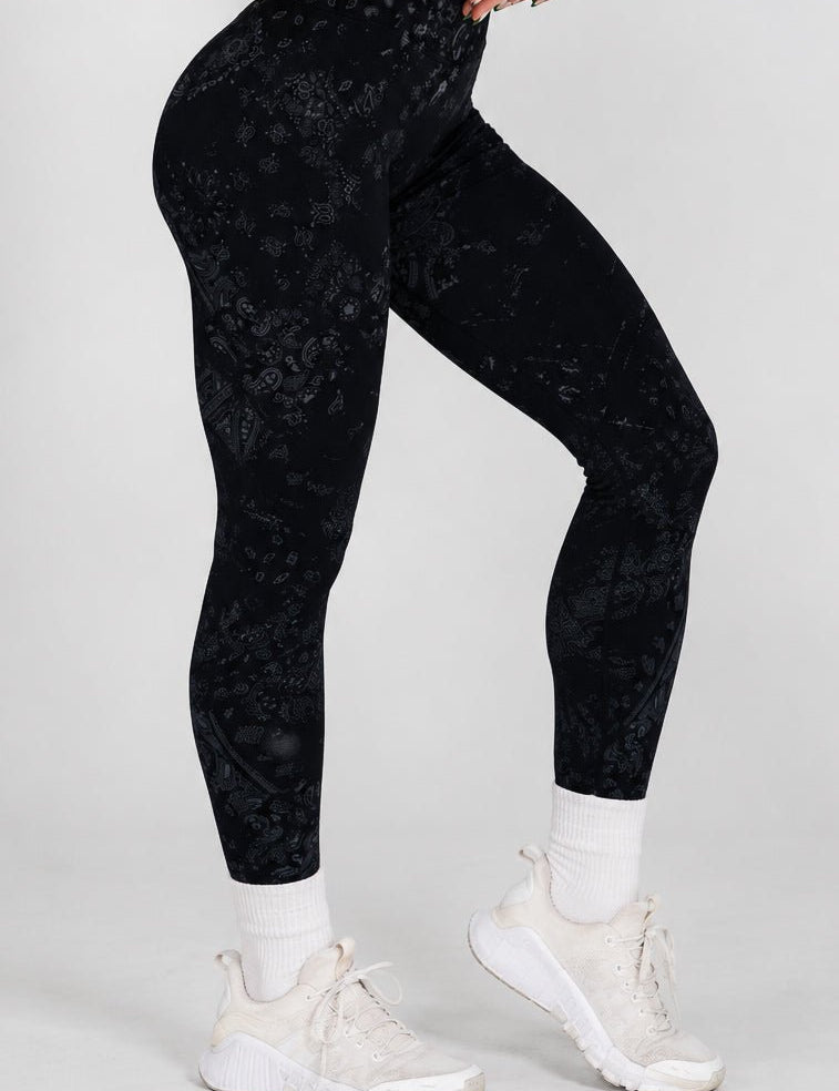 Pinnacle Seamless Scrunch Butt Leggings - Grunge Paisley - VITAL APPAREL