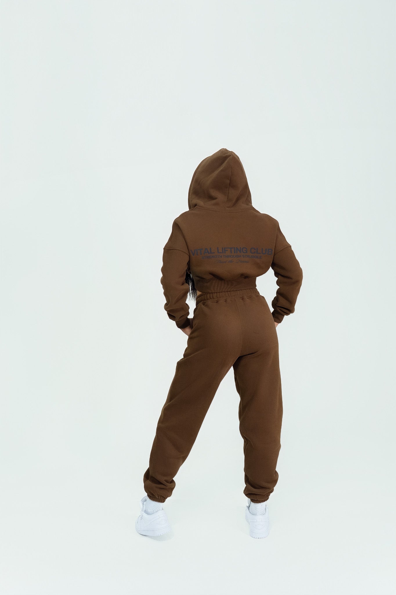 トップス [SPORTY & RICH] SWEAT SETUP WASHED BROWN m_62b7cc3e67ffb103bd02e3e7.jpg