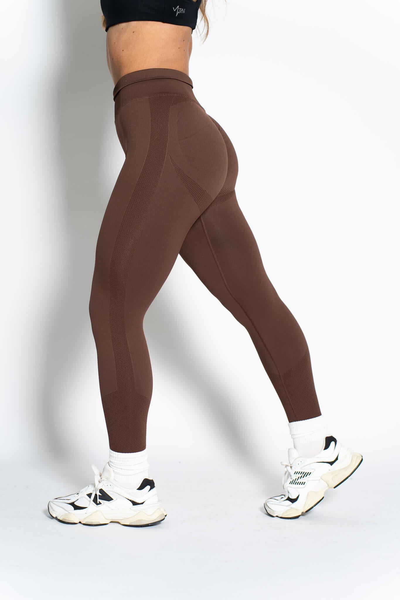 Brown Solid V-Waist Scrunch Butt Leggings